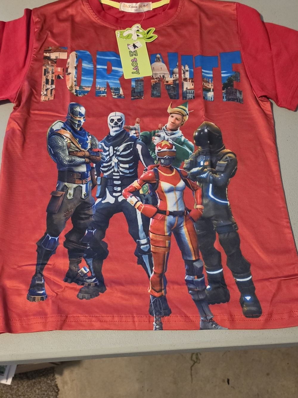 New Short Sleeve Fortnite Red Graphic Tee Size large